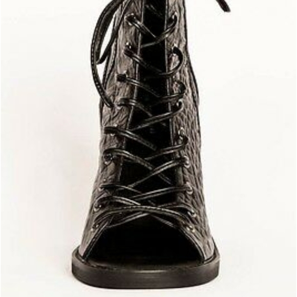 Finders Keepers-Free People Black ankle booties - Picture 5 of 6
